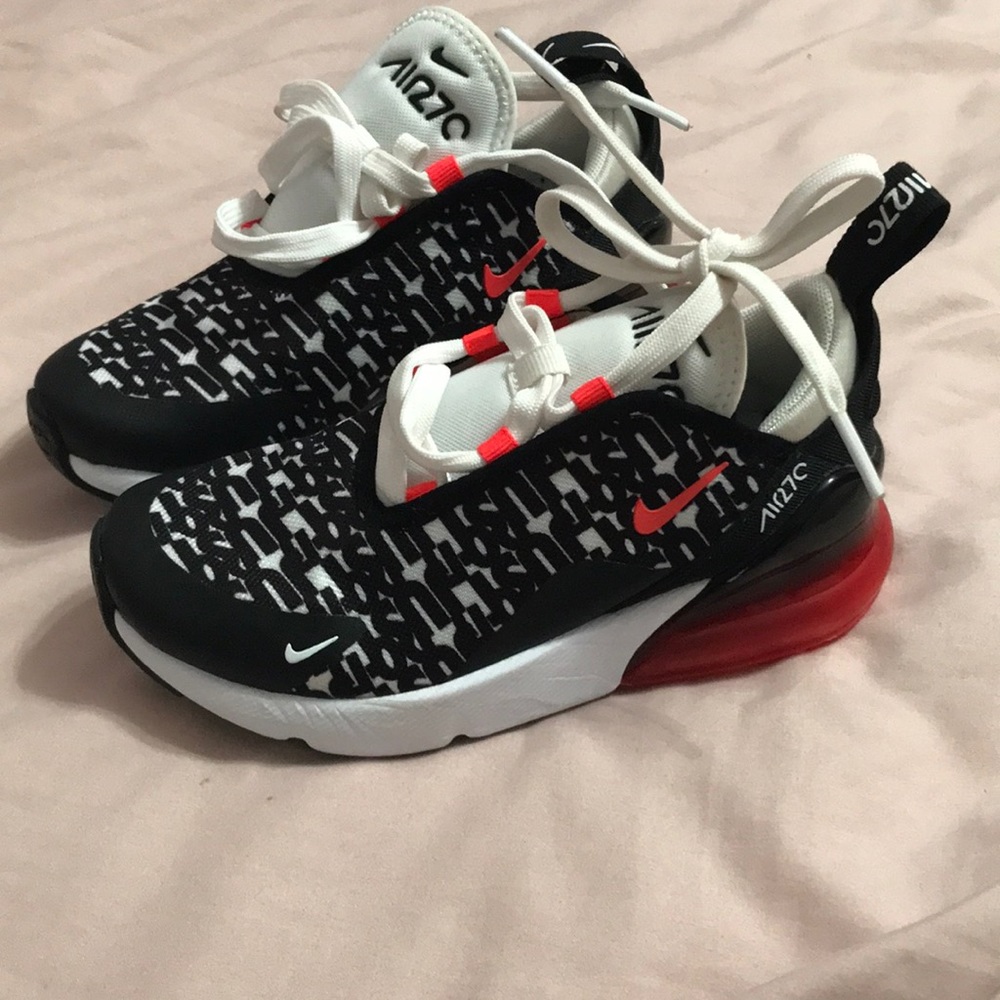 New Children (unisex) size 12 Nike Shoes